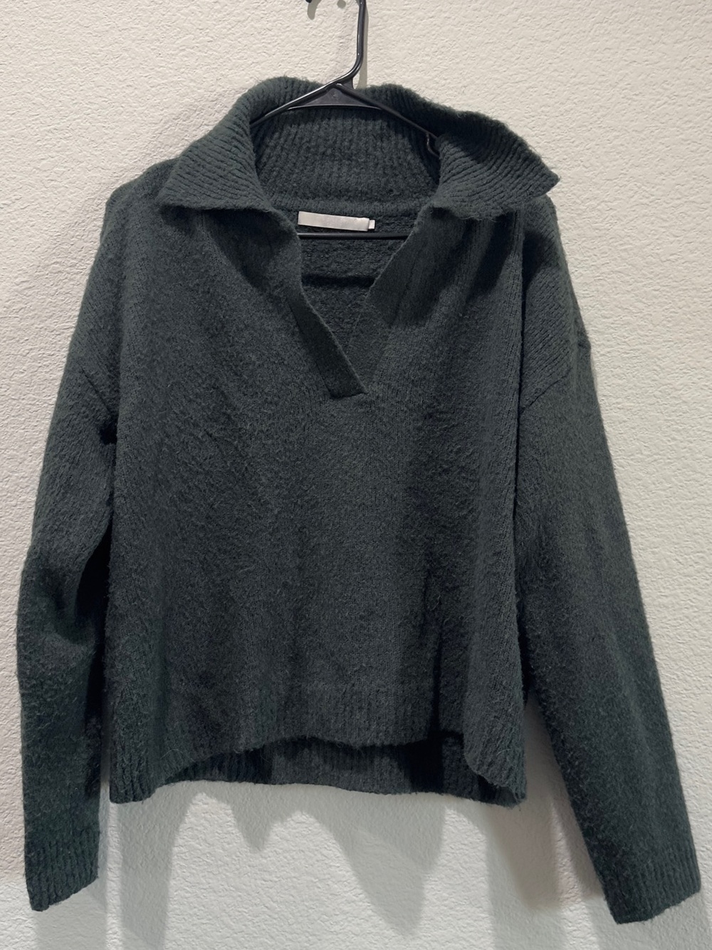 One Grey Day Cozy Collared V-Neck Women's Sweater - Dark Green